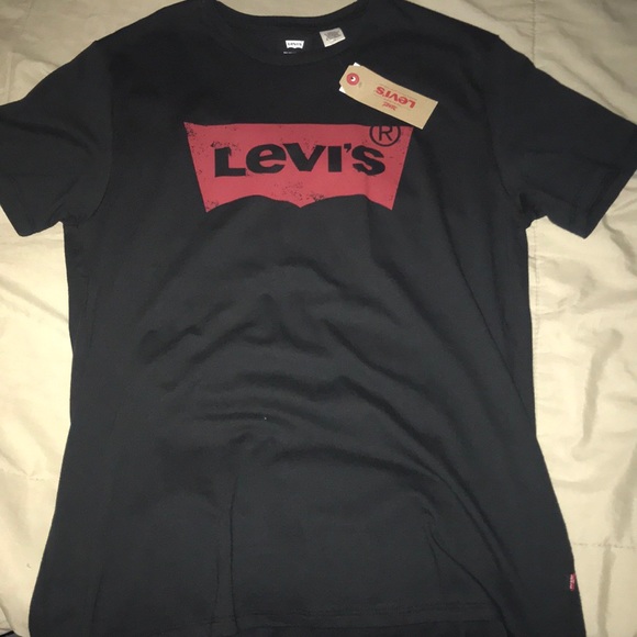 black levis t shirt